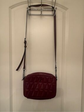 Simply Vera Vera Wang Quilted Crossbody Bag in Burgundy
